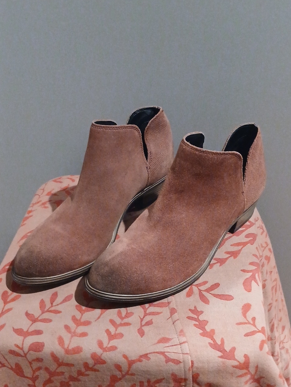 Crevo Leighton Ankle Booties Size 8.5